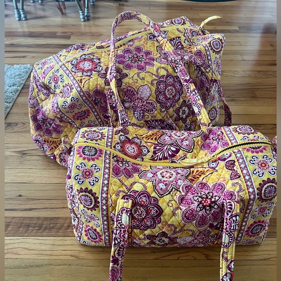 Large & Small Vera Bradley duffel bags - Picture 4 of 6